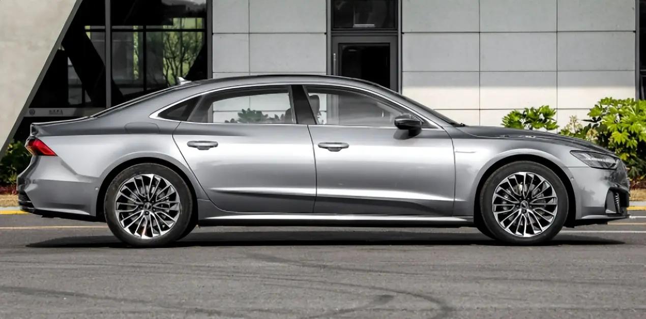 奥迪a7和奔驰e300l哪个好,四驱奥迪a7l