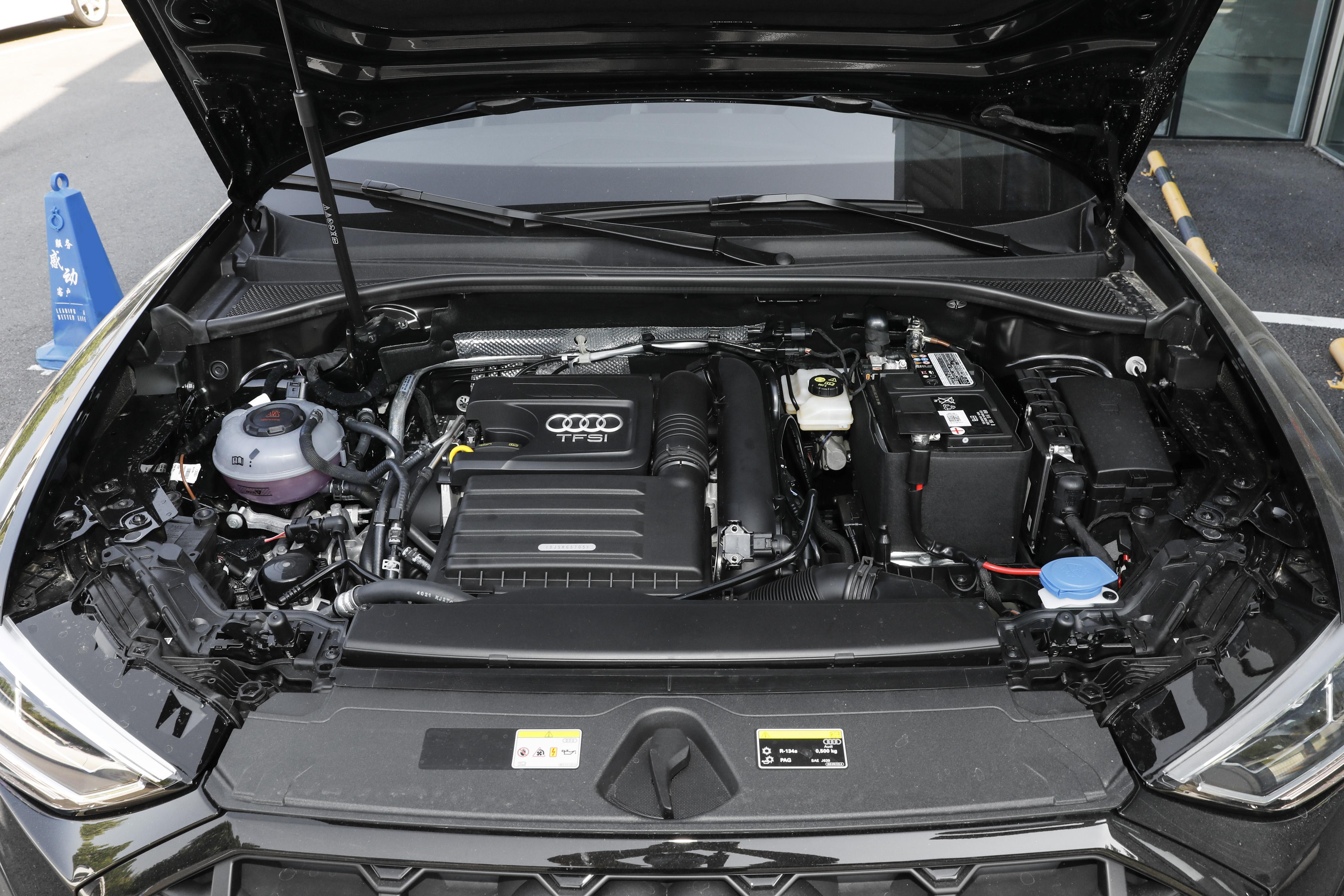 奥迪q3什么颜色好看,奥迪q3值得购买吗24款