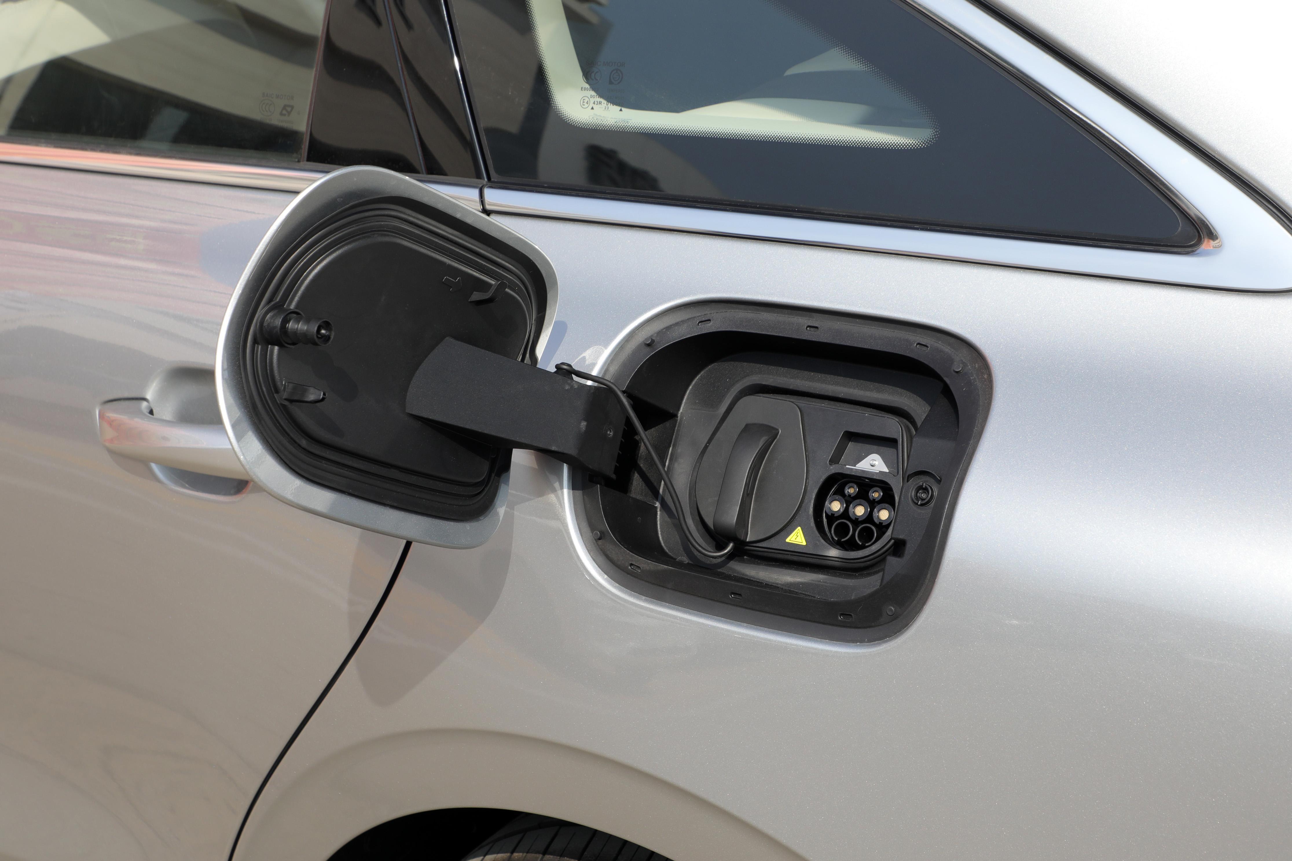 荣威d7dmh驭光蓝和刀锋银对比,插电版荣威d7值得选吗