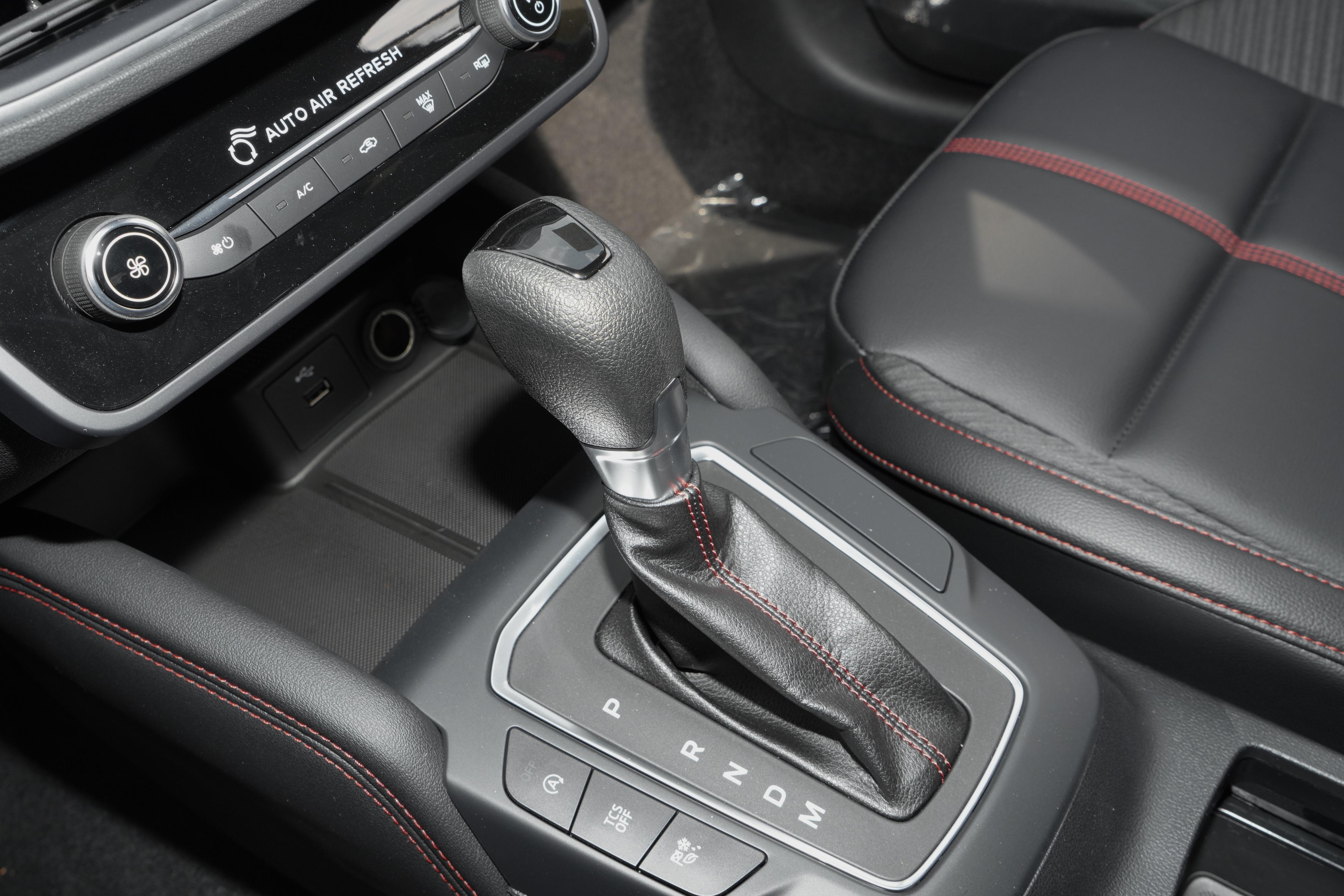 福特福克斯两厢新款测评,试驾老款福特福克斯两厢自动挡