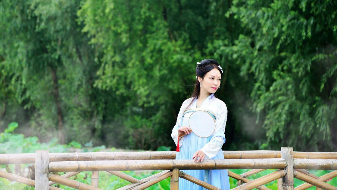 小说：大人怕苦不吃药，小丫头端着碗说喂他喝，他却数落她学坏了