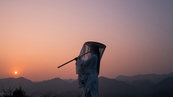 小说逃荒她从空间掏出千万物资,小说她拥有随身空间