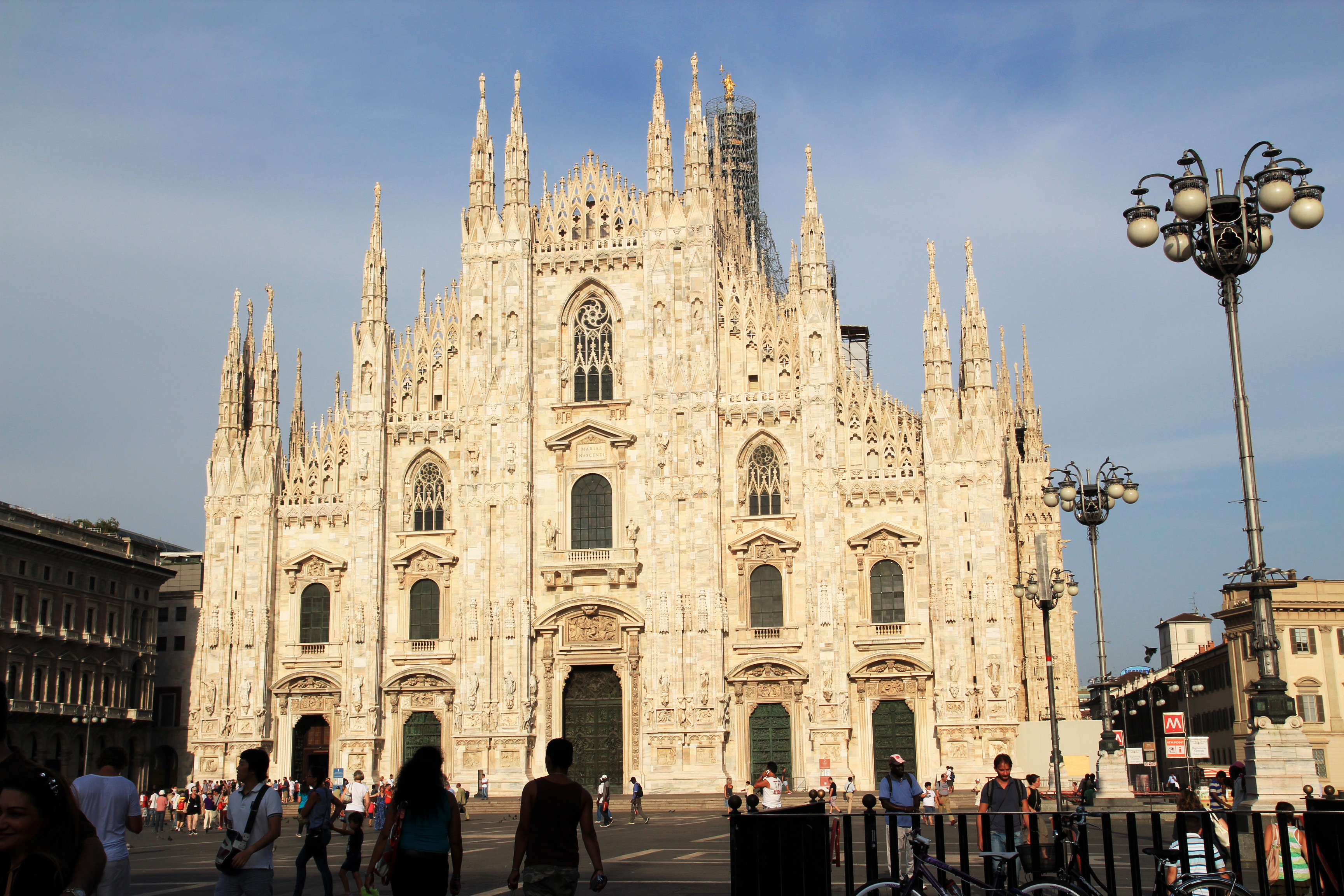 讲述日本诸神的由来与神话故事，了解日本国土的形成和天皇的起始