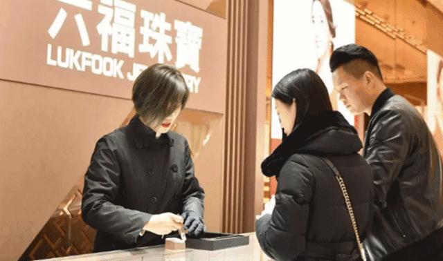 六福珠宝最新七代形象店,六福珠宝中央大街旗舰店