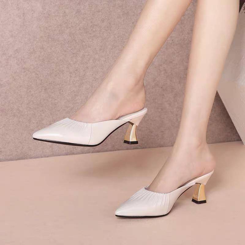 夏天凉鞋穿搭出高级感,三伏天穿凉鞋