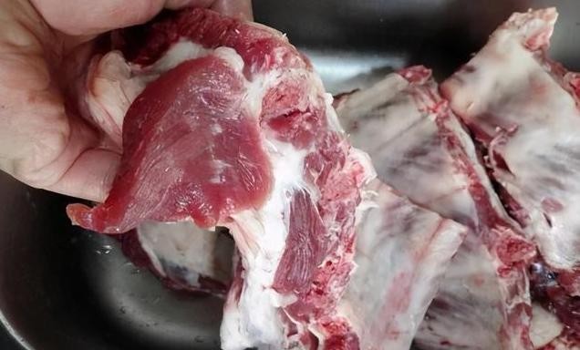 买排骨，大小排、颈排还不懂区分？口感差距很大，老板教你如何选