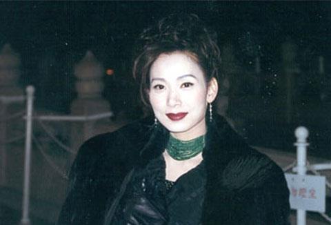 邝美云和周大福的关系,邝美云是如何成为亿万富婆的