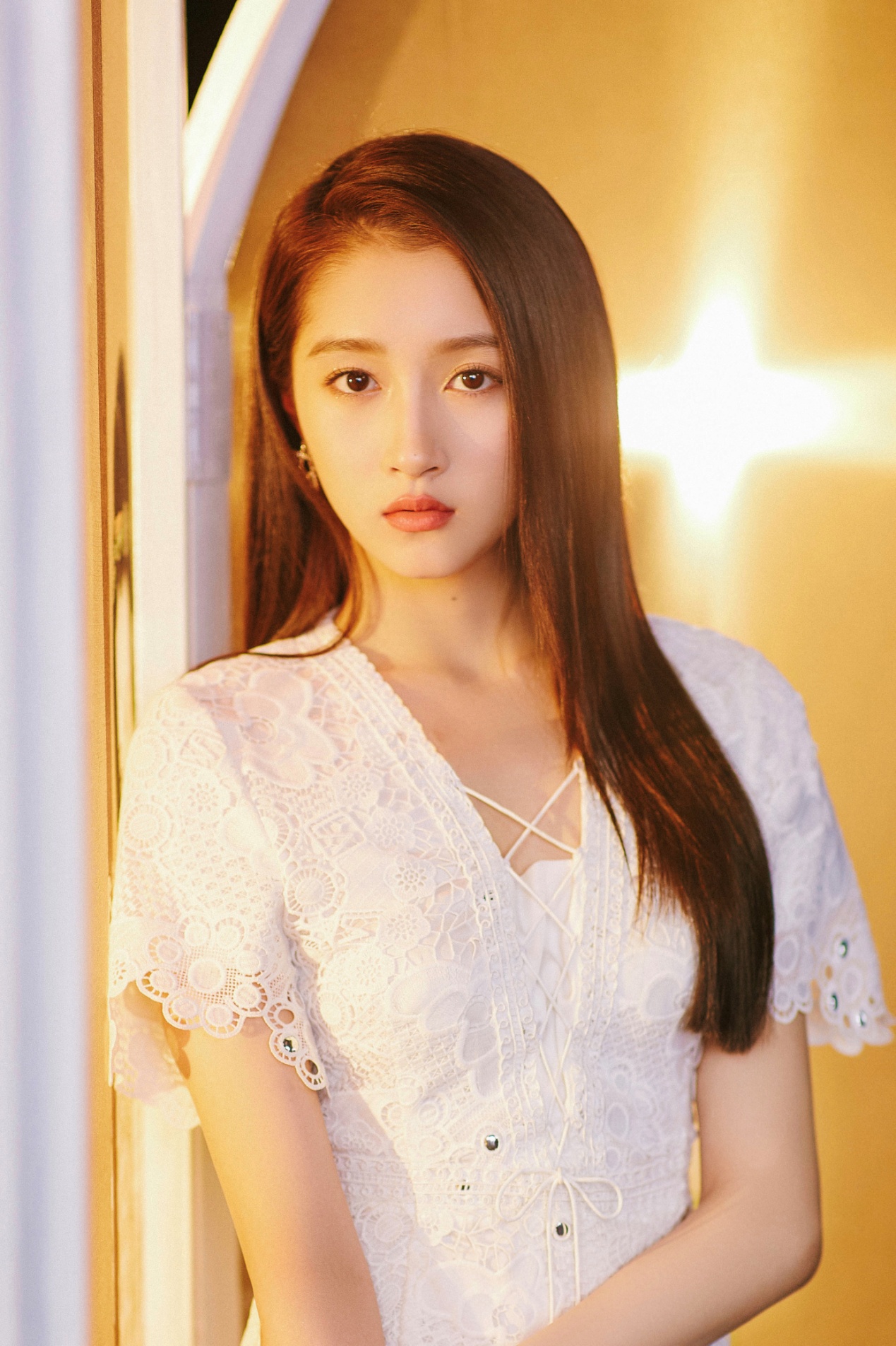 天生的美人胚子，脸上一般具有4个特征，淡妆浓妆都很好看