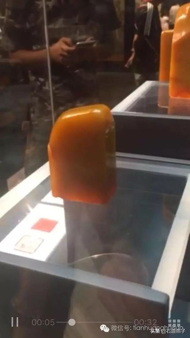 天价田黄石拍出史上最贵价格,田黄石每克3万真假田黄