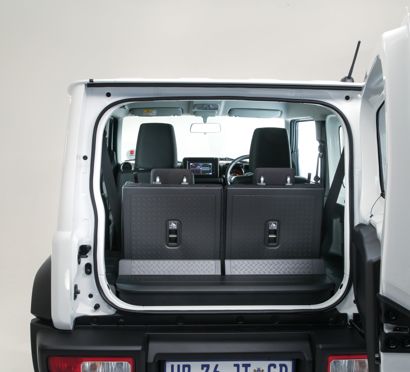 铃木吉姆尼越野试驾,动物凶猛