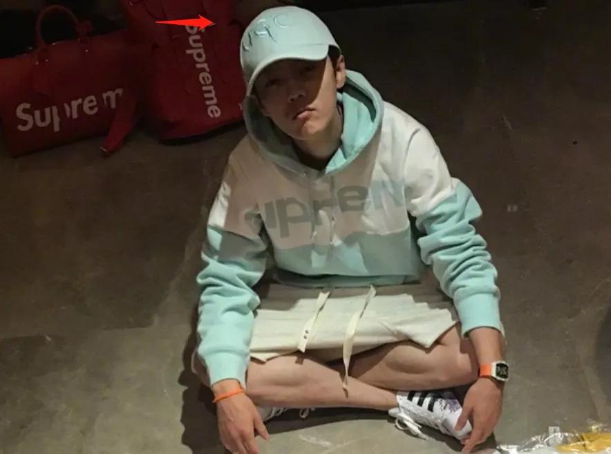 明星中秋礼盒惨被倒卖,鹿晗2样礼品叫价近2000,心意成生意