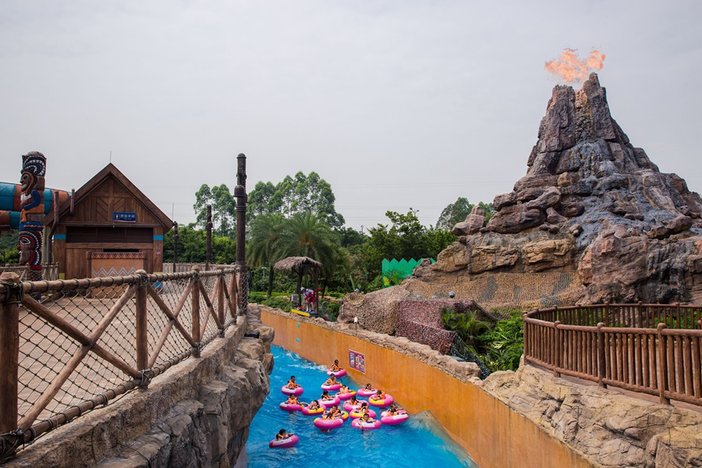 广州长隆水上乐园巨洪峡第一视角,广州长隆适合小朋友玩的水上乐园