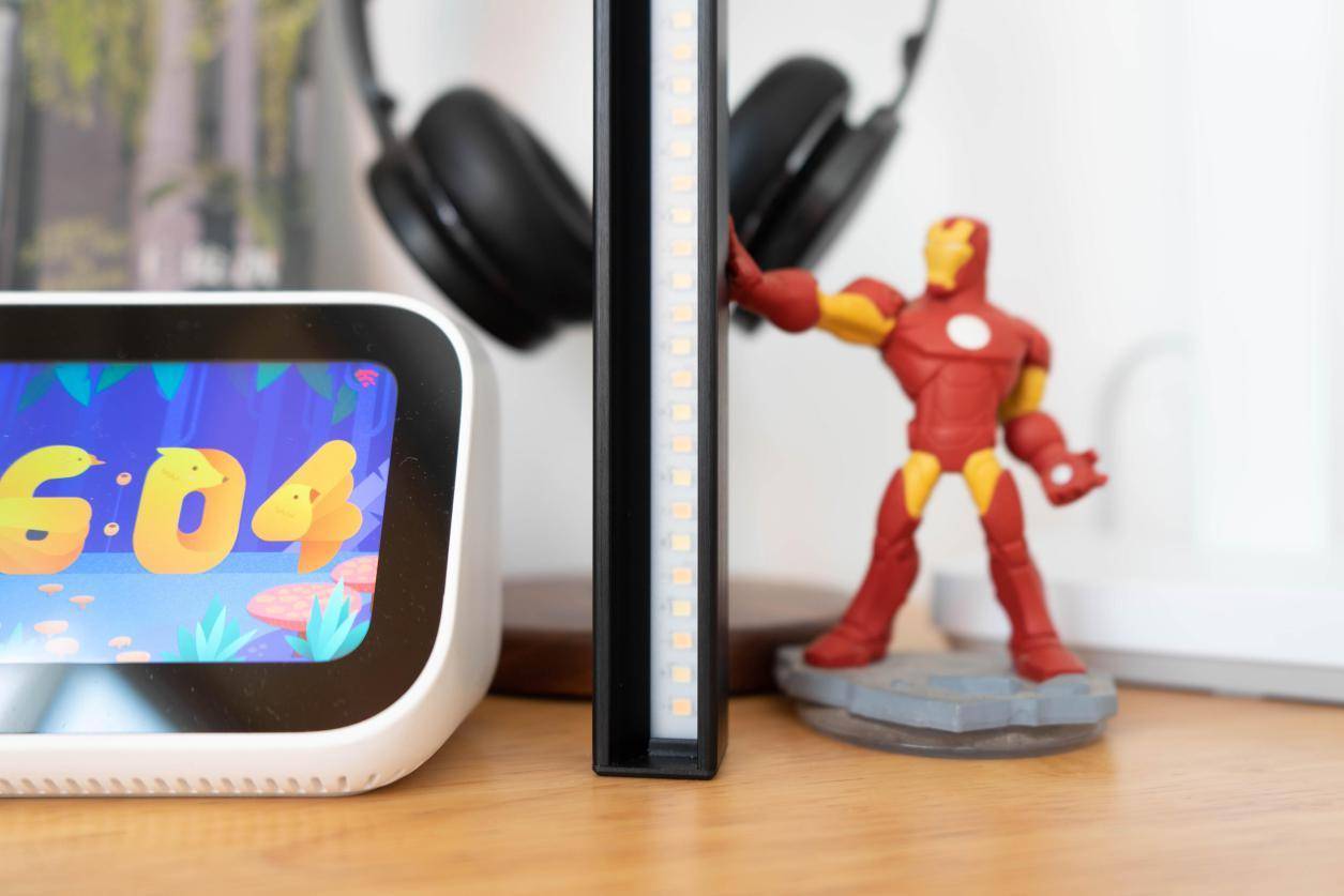 柔光不刺眼,夜间照明更舒适,体验如鱼生活非对称屏幕挂灯