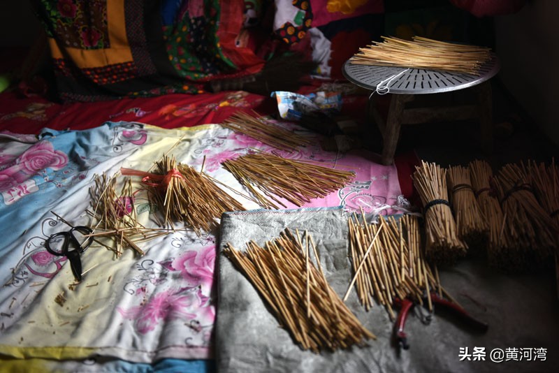 晋南农村妇女用“公鸡豆豆”做箅子，纯天然材料制作，不粘锅
