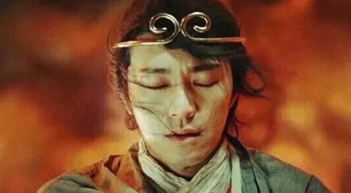 我希望我的盖世英雄脚踏七彩祥云,脚踏七色云彩的盖世英雄