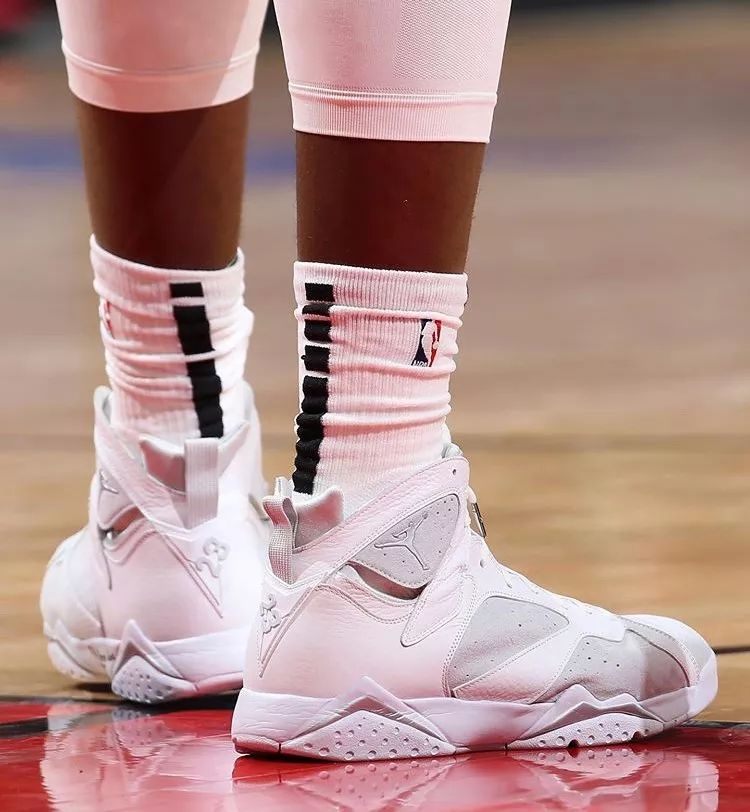 詹姆斯21代篮球鞋nba球员上脚,nba球星上脚球鞋詹姆斯18low