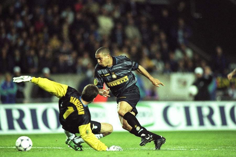 c罗纳尔多职业记录,c罗和罗纳尔多两个人谁更强