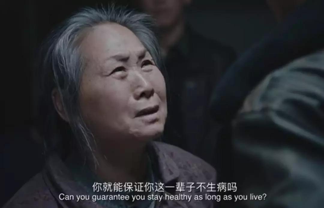 他在印度坐着三轮车狂奔，就为了抢3000个口罩……