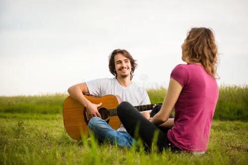 学吉他很容易的。老师：自欺欺人罢了，经历这些过程再说