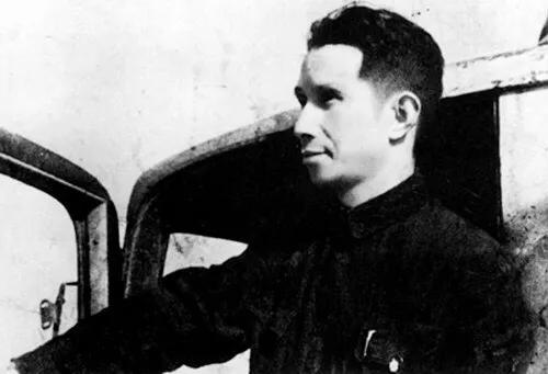 1984年粟裕遗体在八宝山火化，才发现他头颅中的3枚弹片，54年啊