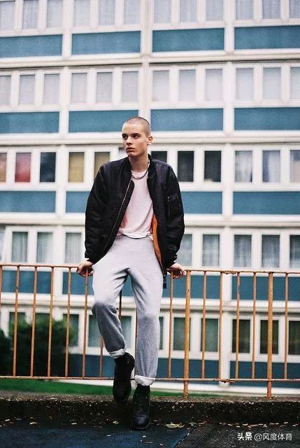 颜值高大长腿还会穿,谁高中没有暗恋过这样一个体育生?