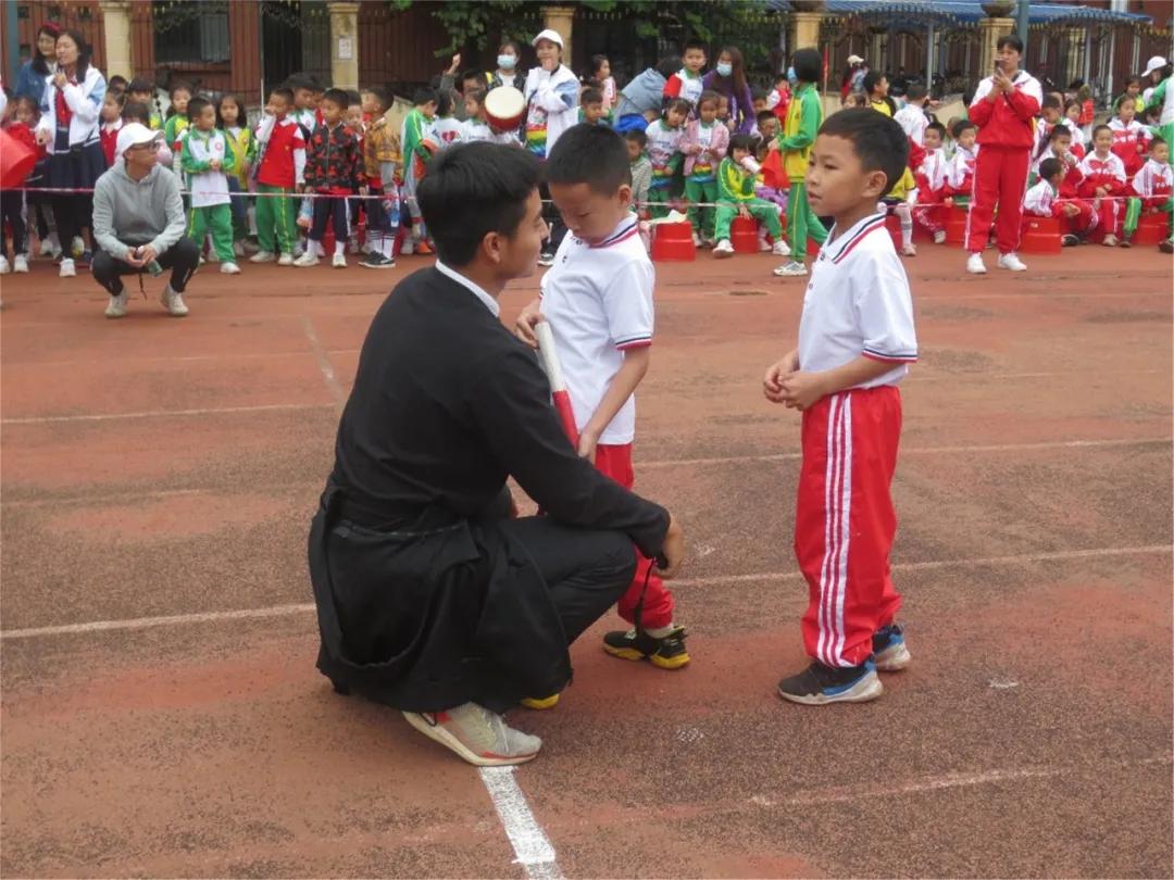龙腾虎跃展英姿,龙腾虎跃展宏图
