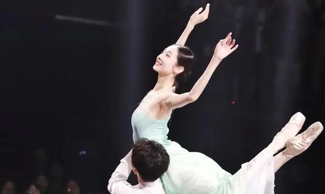 大张伟成《创造营2020》代班教练，将和鹿晗同台，罗志祥缺席