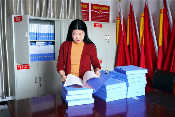 法院党建引领激发干警担当作为,政治引领立足岗位书写报国之志