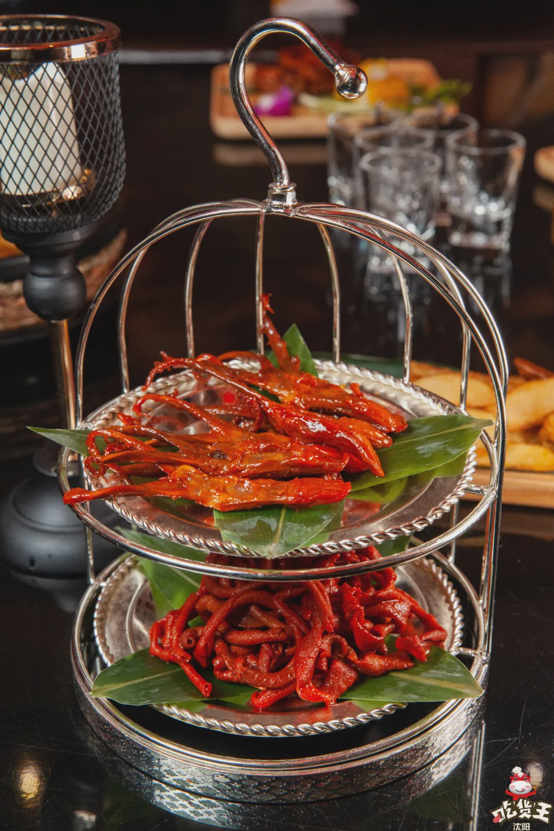 这家藏在居民楼里の「复古酒吧」，居然靠着“人气美食”上位？