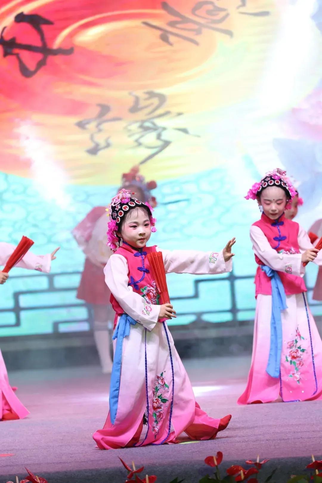 剑阁县鼓楼幼儿园庆祝中国*产党共**成立100周年暨毕业典礼文艺汇演