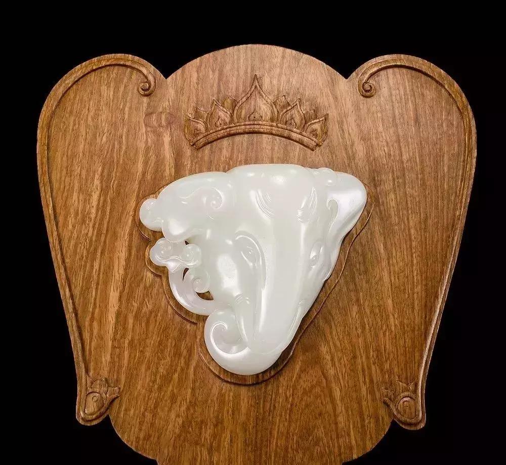 三色籽料和田羊脂玉多少钱一克,高古羊脂玉鸡骨白卖多少钱一克