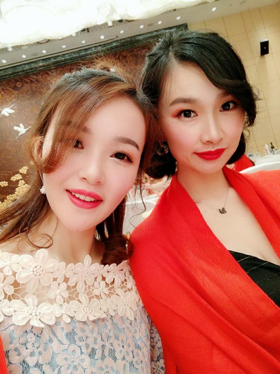 小姐姐体验面部针灸,小姐姐首次尝试面部理疗视频