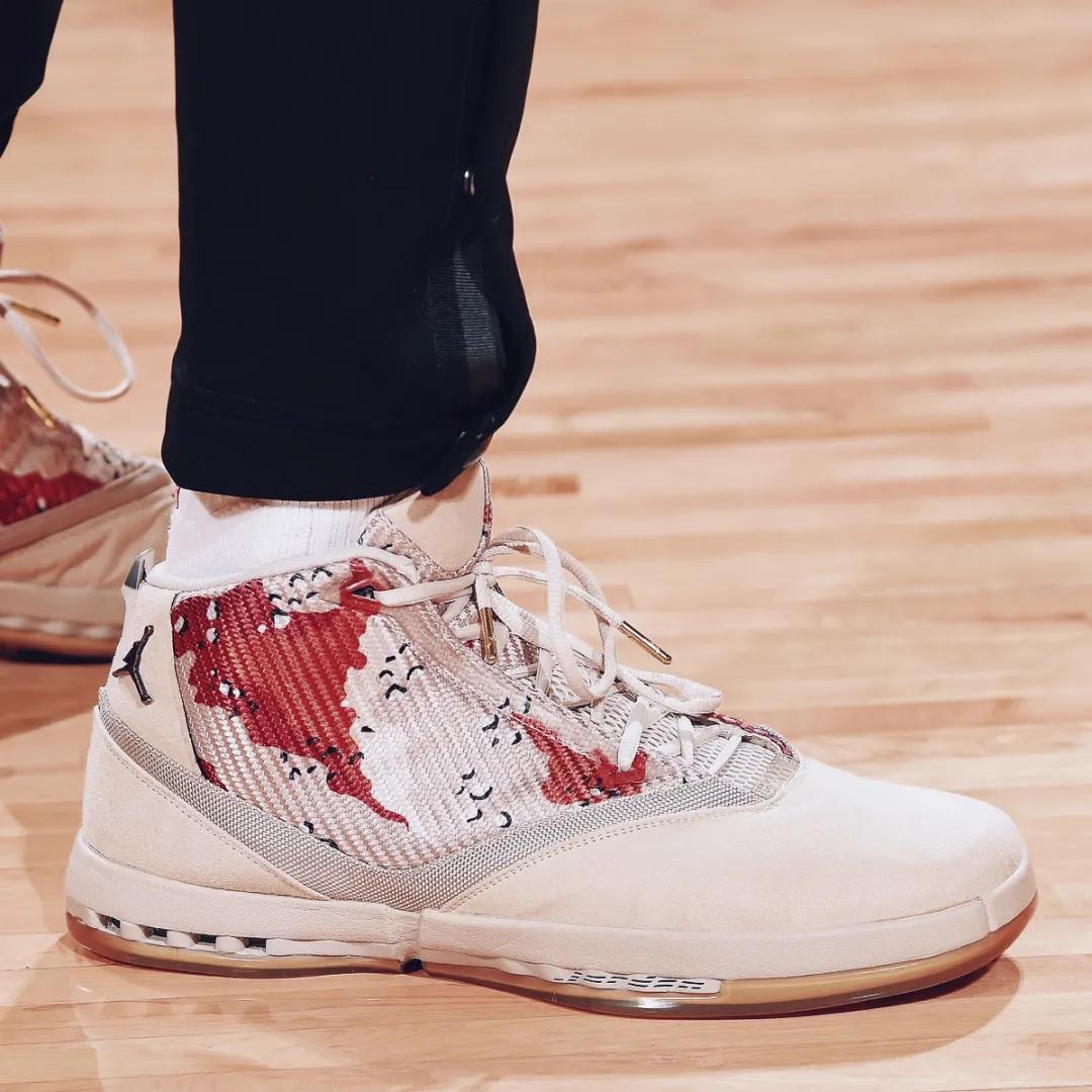 NBA球员上脚：老兵节配色的球鞋很酷，总冠军后卫签约李宁