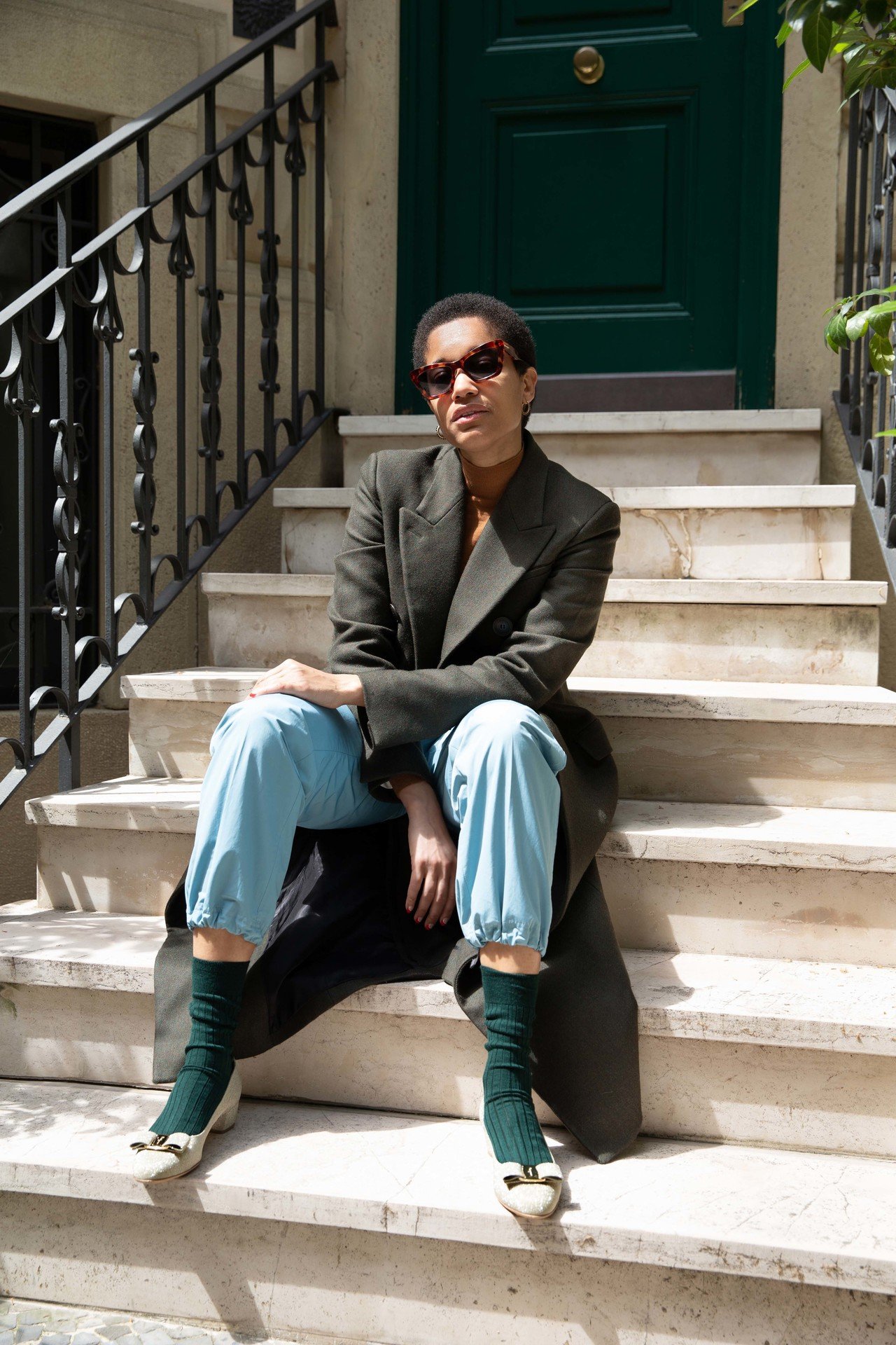 年底跑趴高跟鞋太痛？这十个平底鞋品牌优雅加分显腿长，值得投资