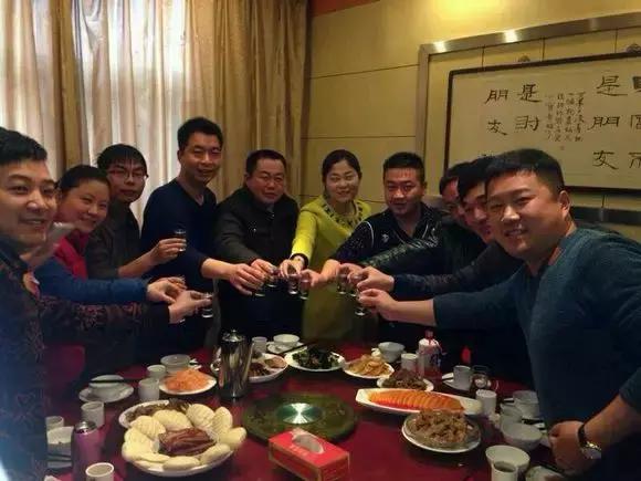 一个公务员写的同学聚会书火了,一个公务员写的同学录