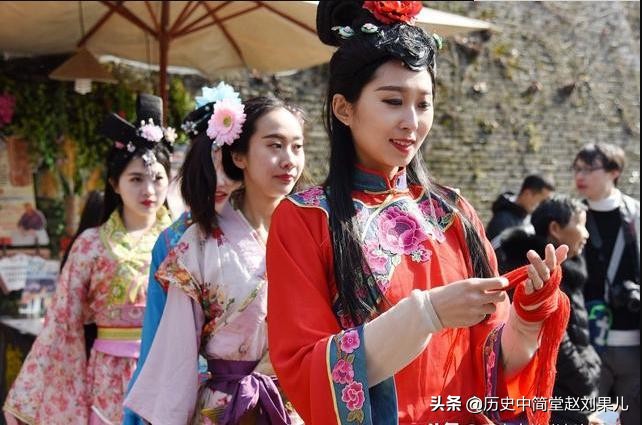 古代灵蛇髻发型女子,灵蛇髻飞天盘发教程