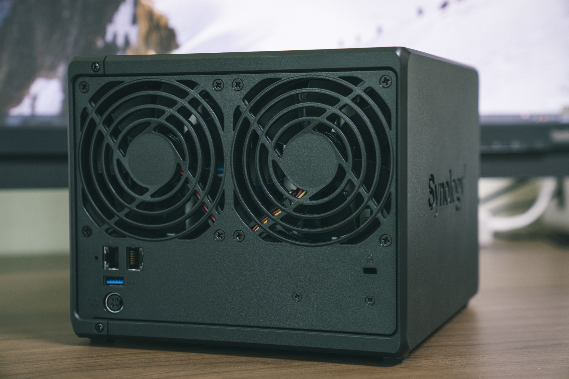 群晖4盘位nas哪个型号值得买,群晖ds220+和ds420+的区别