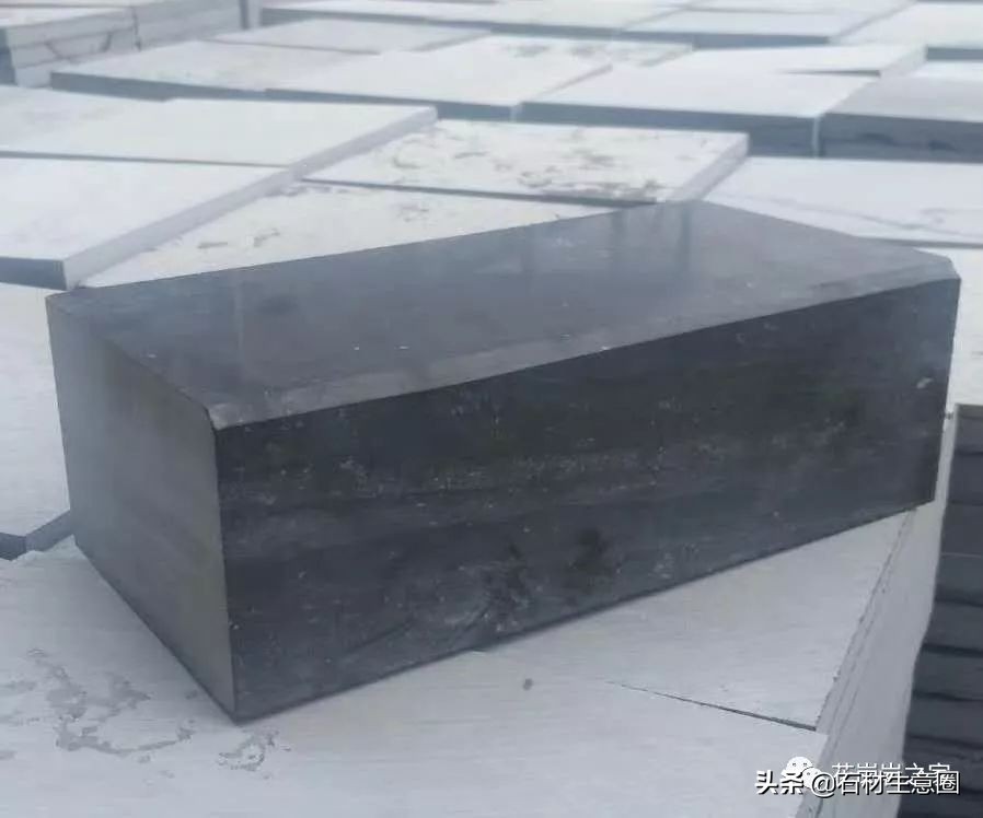 花岗岩黑色的是石英吗,景观石材花岗岩黑色