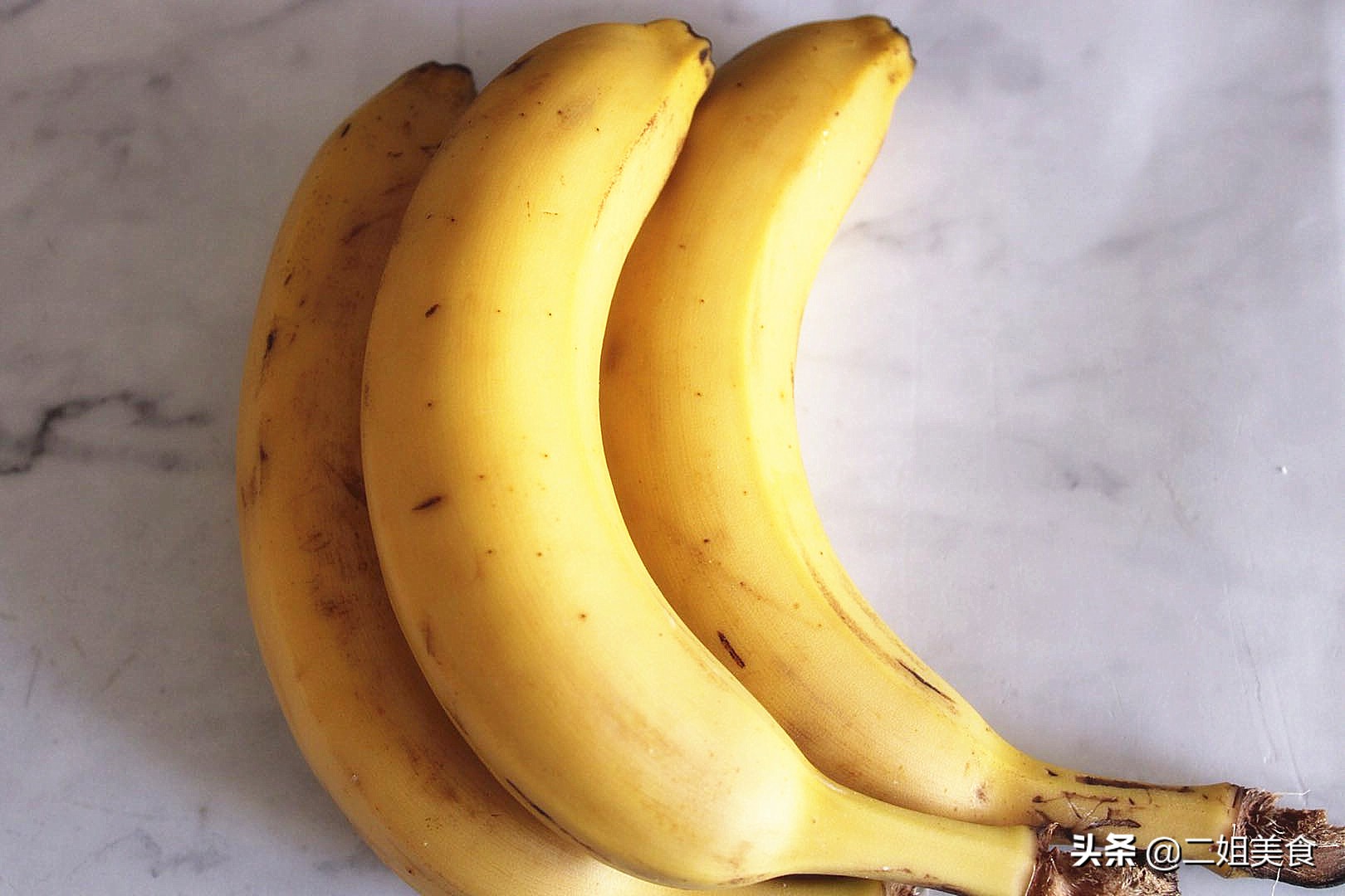 香蕉不发黑小妙招,挑选香蕉的正确方法