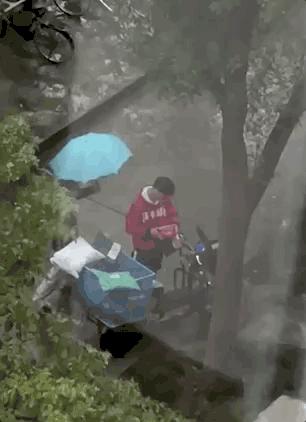 负重十年,负重十年的快递