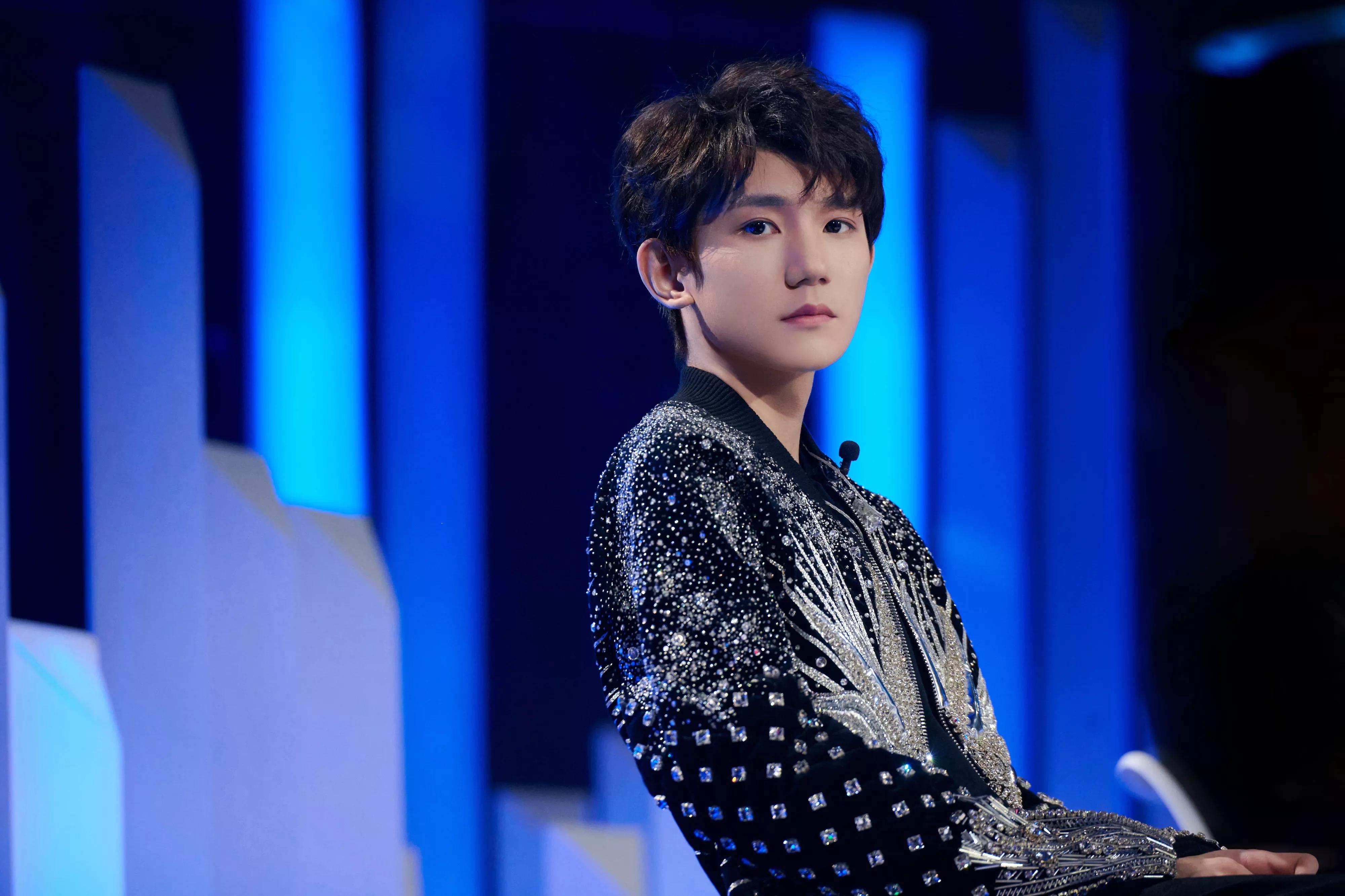 离家的人才会听的故事王源mv,王源现场饭拍离家的人