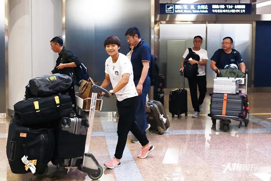 采访女足王霜视频完整版,中国女足铿锵玫瑰王霜