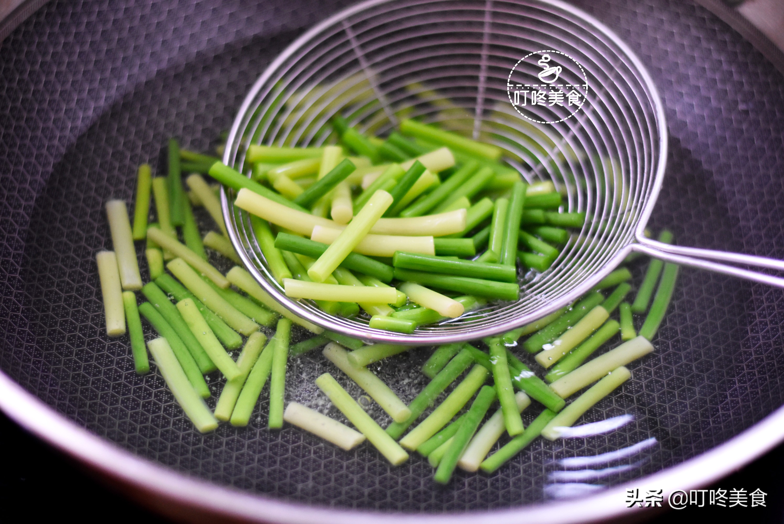 天气热吃这菜简单美味还很健康,天热了教你一道下饭菜