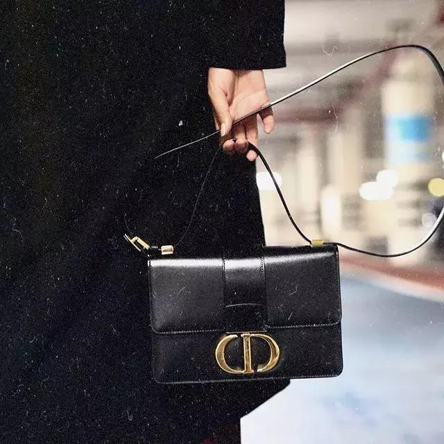 prada包包哪款最火,prada2019年都发布了几款包