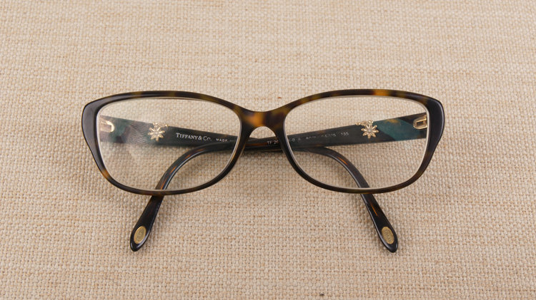 眼镜坏了用哪种胶才能粘好,眼镜坏了可以用啥胶粘