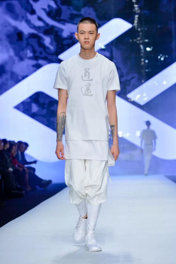 星光大赏王一博肖战粉丝battle,肖战看吴世勋和王一博battle