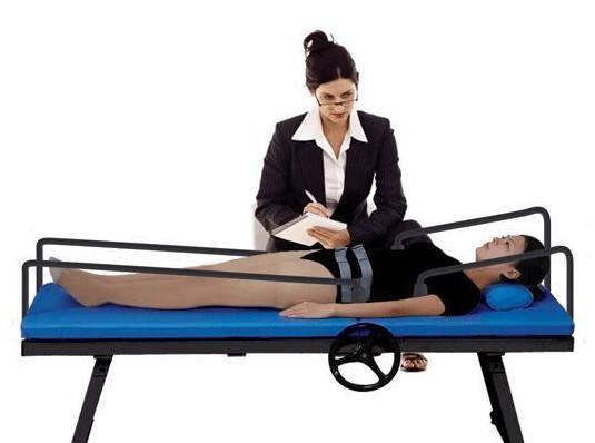 腰椎滑脱和腰椎间盘突出哪个严重,想知道腰椎间盘突出是怎样引起的