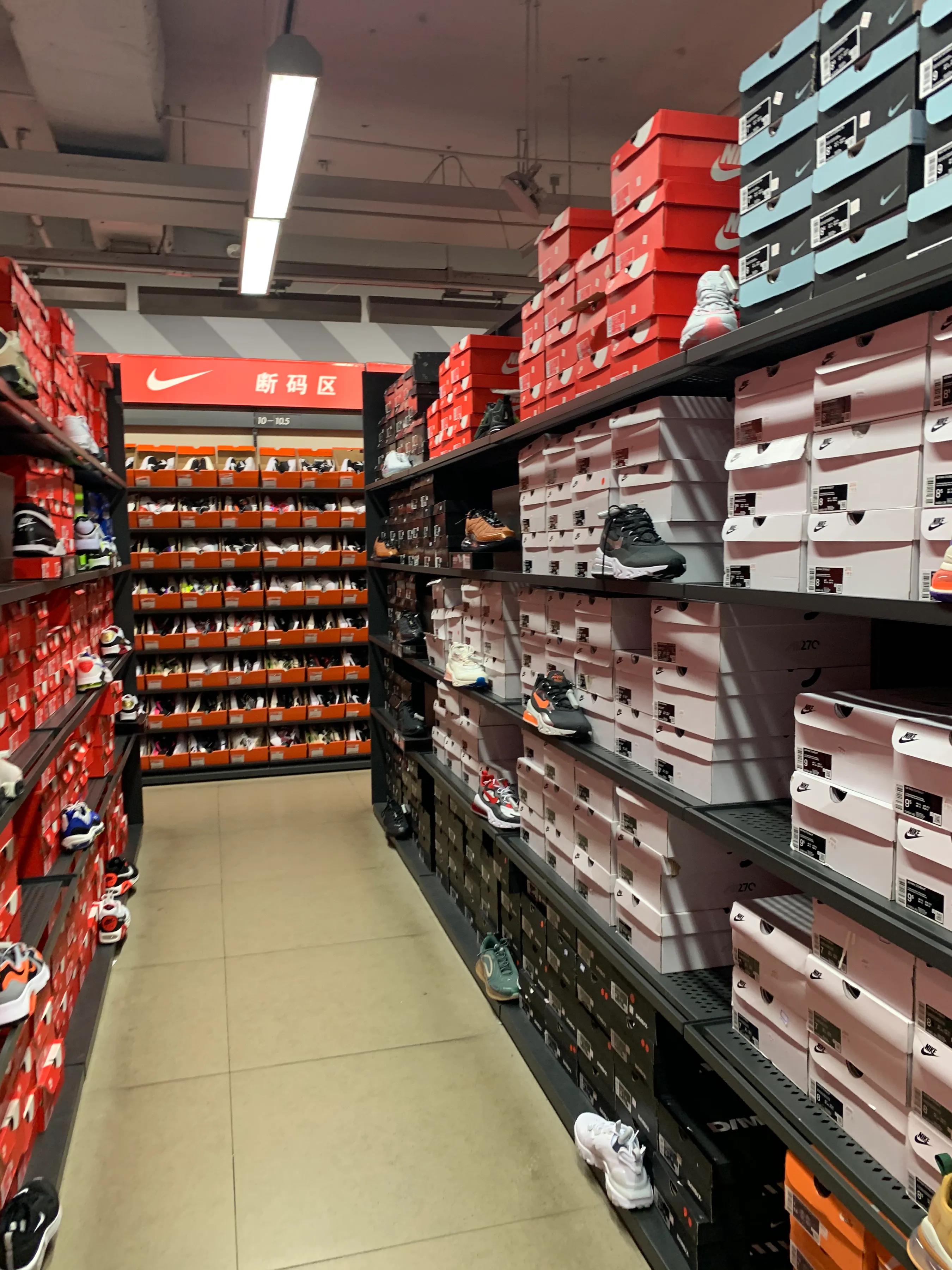 打折的日用品暗藏什么玄机？走进这家商场来揭秘