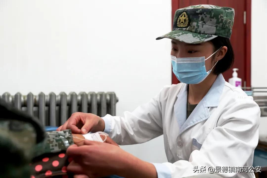 白衣执甲护士图片大全,白衣执甲医护工作者