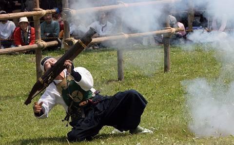 解放战争的没良心炮，还有个日本亲戚？战国时代千人杀棒火矢简史